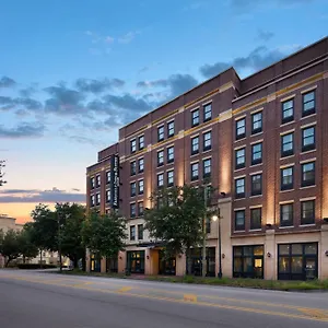 Fairfield & By Marriott Downtown Historic District Savannah